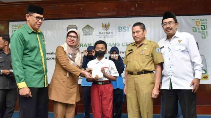 666 Pelajar Berprestasi dan Miskin Dapat Beasiswa Stimulan dari Baznas Bontang