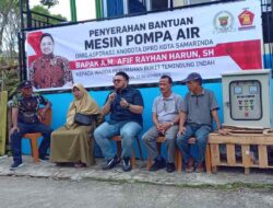 Afif Serahkan Bantuan Pompa Air kepada Warga Perumahan BTI Sungai Pinang