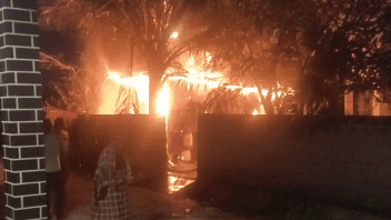 Diduga karena Human Error, Gudang Barang Bekas di Bontang Habis Dimakan Api