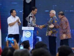 Jokowi Minta Dicarikan Jalan Tengah Masalah Tenaga Honor di Daerah