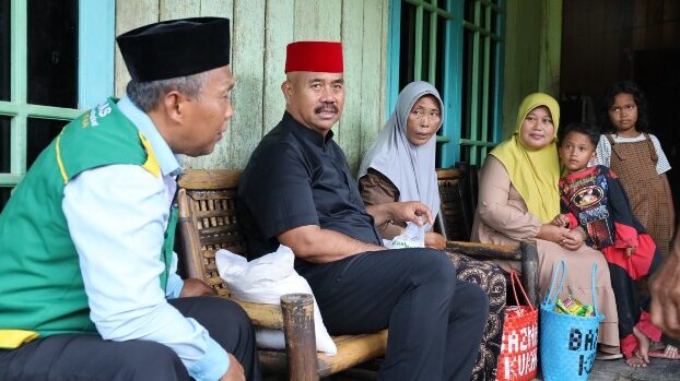 Edi Damansyah Serahkan Santunan BPJS Ketenagakerjaan bagi Pekerja Rentan Muara Kaman