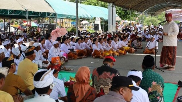 Hadiri Upacara Melasti Umat Hindu, Bupati Kukar Ajak Jauhi Keserakahan