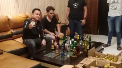 Tegas! Polresta Samarinda Amankan Ratusan Botol Miras dari Warung di Air Hitam