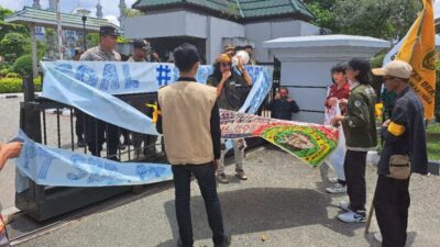 Protes Penambangan Ilegal, Mahasiswa Berau Unjuk Rasa di Kantor Gubernur Kaltim