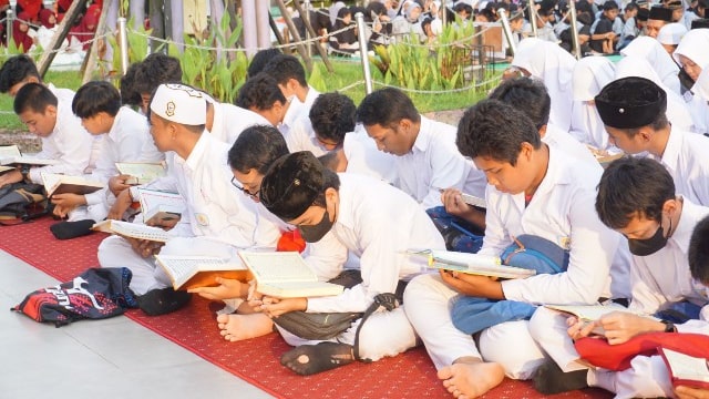 Semarak Gerakan Etam Mengaji, Ratusan Peserta Padati Taman Kota Raja