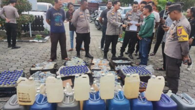 Selundupkan Ribuan Botol Miras, Penumpang Kapal Dibekuk Polres Bontang