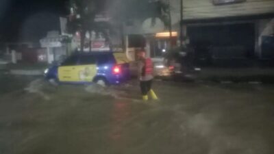 Balikpapan Banjir, Bikin Kendaraan Mogok dan Lumpuhkan Lalu Lintas