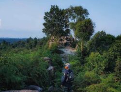 Wisata Alam Batu Dinding Suguhkan Pemandangan Matahari Terbit dan Terbenam