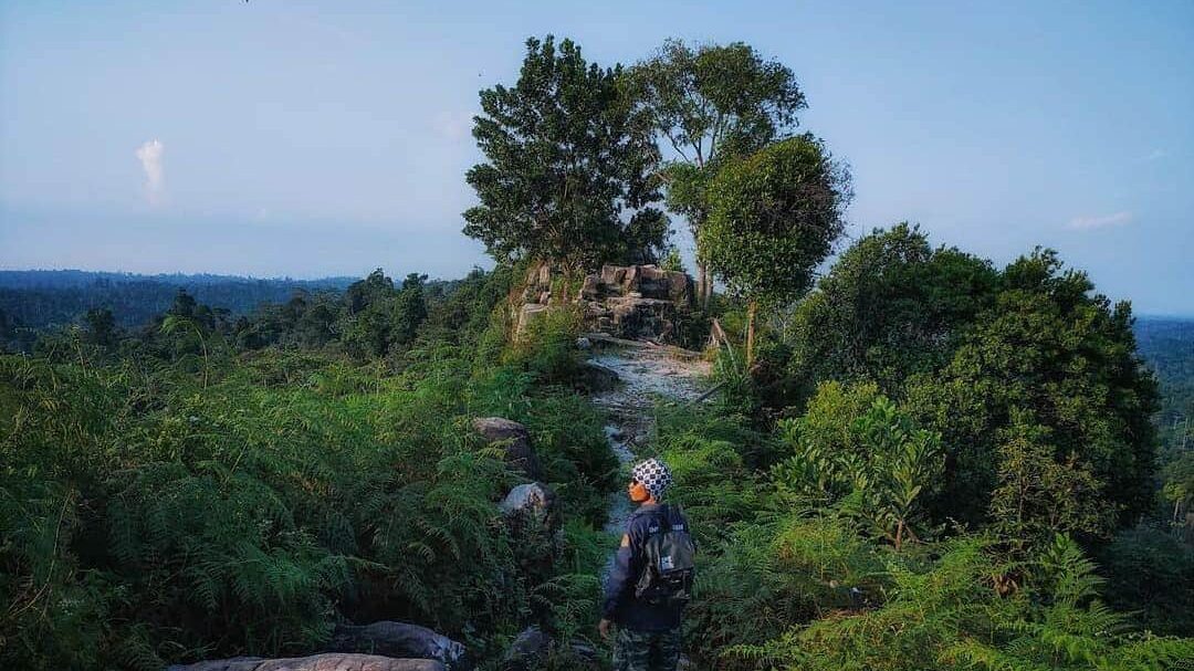 Wisata Alam Batu Dinding Suguhkan Pemandangan Matahari Terbit dan Terbenam