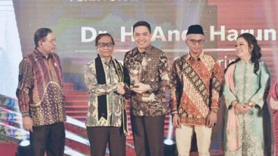 Banggakan Kaltim, Wali Kota Samarinda Raih Penghargaan Upakarti Artheswara Tinarbuka