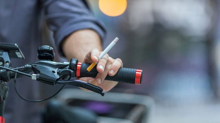 Polresta Samarinda Tegaskan Merokok Saat Berkendara Bisa Dipenjara