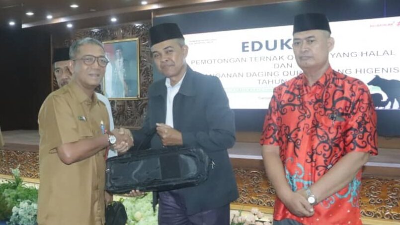 Jelang Iduladha, DPKH Kaltim Berikan Bantuan Peralatan Potong Hewan Kurban