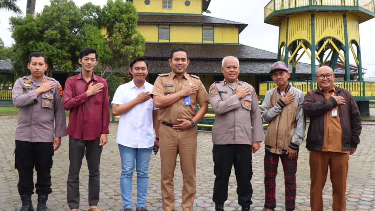 Peringati HUT Bhayangkara Ke-77, Polresta Samarinda Bantu Revitalisasi Masjid Tua