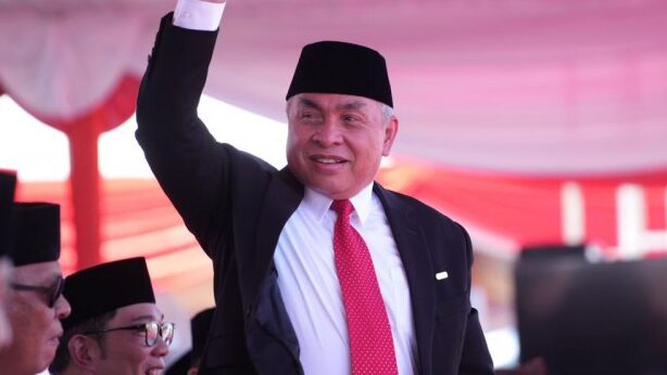 Bikin Bangga, Gubernur Kaltim Terima Tanda Kehormatan Satyalancana Wirakarya