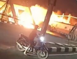 Kereta Brantas Tabrak Truk Tronton hingga Meledak, Begini Kronologinya