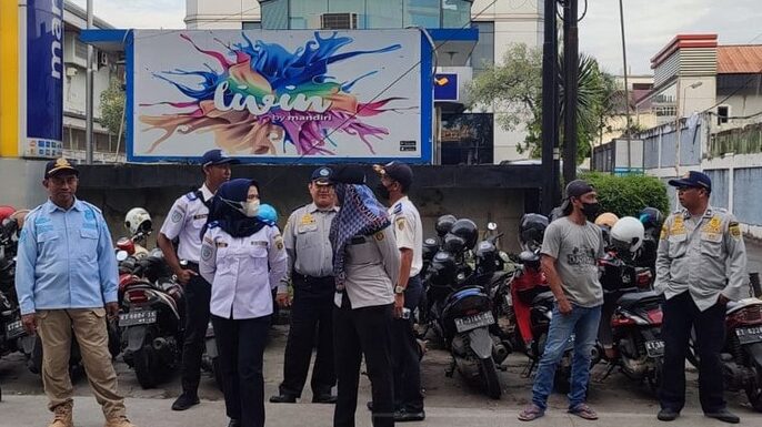 Tertibkan Parkir Liar di Jalan Pulau Irian, Dishub Samarinda Segera Lakukan Ini