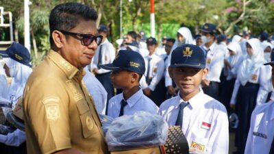 Wali Kota Bontang Serahkan Bantuan Pendidikan kepada Pelajar Sekolah Penggerak