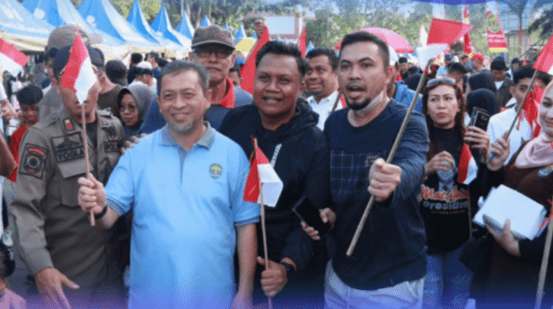 Peringati HUT Ke-78 Kemerdekaan RI, Pemprov Kaltim Bagikan Merah Putih