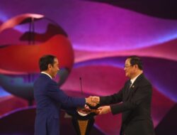 KTT Berakhir, Indonesia Serahkan Tongkat Estafet Keketuaan ASEAN ke Laos