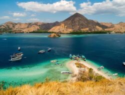 Destinasi Terbaik Island Hopping Ada di Indonesia, Di Mana Saja?