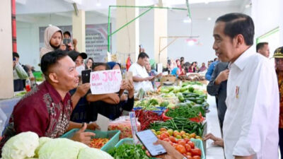 Harga Bahan Pokok Terkendali, Jokowi Puji Inovasi di Pasar Merdeka Samarinda