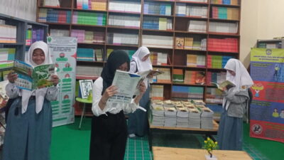 Mudahkan Siswa, Kunjungan Perpustakaan SMKN 4 Samarinda Pakai Aplikasi Digital