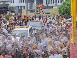 Puncak Erau Adat Pelas Benua, Ribuan Warga Antusias Ikuti Proses Mengulur Naga dan Belimbur