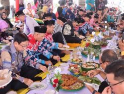 Ketua DPRD Kukar Ikut Nikmati Beseprah Bersama Ribuan Warga