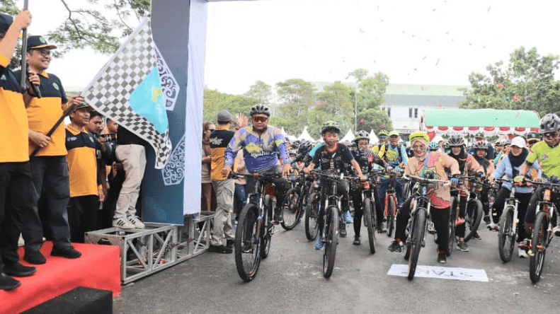 Jalan Sehat dan Gowes Meriahkan Peringatan Hari Kesehatan Nasional Ke-59 di Kaltim