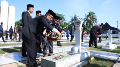 Pimpin Upacara Hari Pahlawan, Pj Gubernur Kaltim: Semangat Perangi Kemiskinan dan Kebodohan