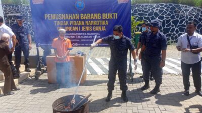 Duh, Pelajar dan Mahasiswa Kepergok Ambil Paket Ganja di Ekspedisi Balikpapan