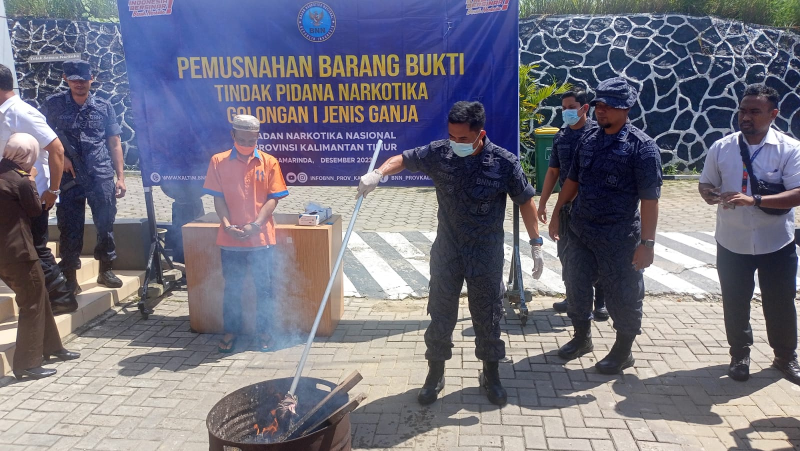 Duh, Pelajar dan Mahasiswa Kepergok Ambil Paket Ganja di Ekspedisi Balikpapan