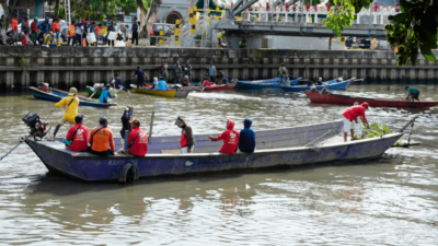 Bersihkan SKM, DLH Samarinda Inisiasi Gerakan Perahu Ketinting Pungut Sampah