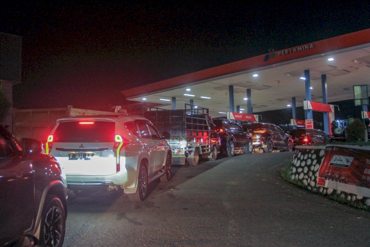 Pengamat Ekonomi Sebut Antrean BBM "Malam-Siang" di Samarinda Tak Efektif