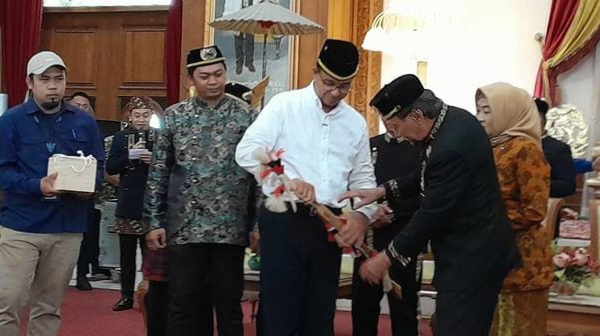 Anies Baswedan Apresiasi Kebudayaan Kesultanan Kutai Kartanegara Ing Martadipura