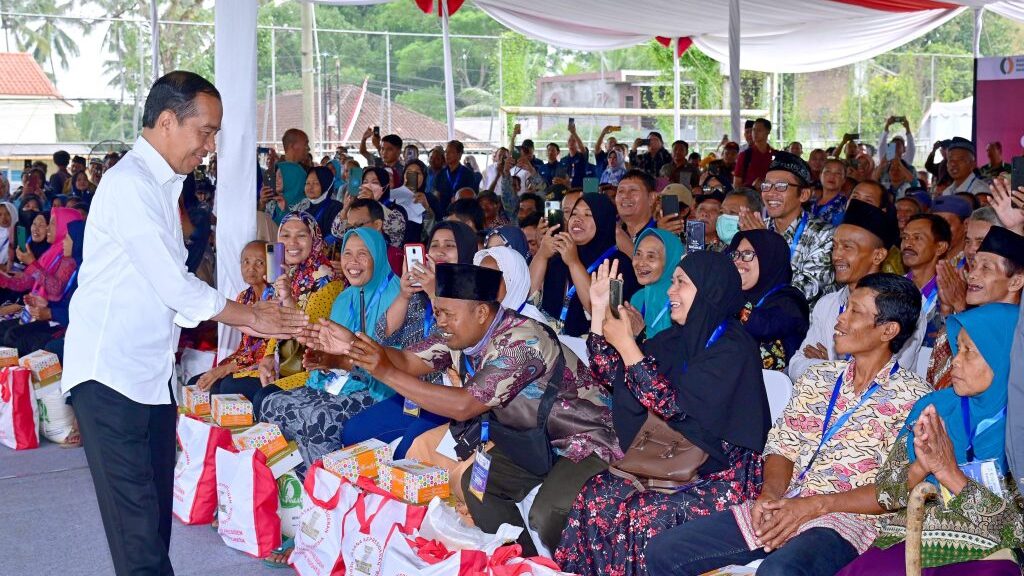 Istana Ungkap Alasan Jokowi Bagi-Bagi Bansos Menjelang Pemilu, Ternyata…