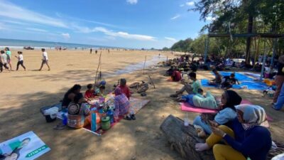 Kunjungan Wisatawan ke Pantai Manggar Meningkat Signifikan Selama Libur Nataru