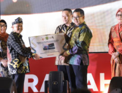 Tingkatkan Kinerja Kabupaten/Kota, DKP3A Kaltim Serahkan Bantuan Laptop dan PC