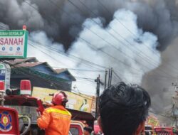 Jago Merah Mengamuk di Kelurahan Tenun, Hanguskan Sepuluh Bangunan Rumah