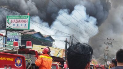 Jago Merah Mengamuk di Kelurahan Tenun, Hanguskan Sepuluh Bangunan Rumah