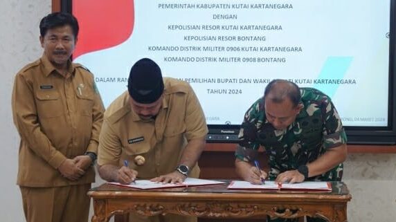 Pemkab Kukar Tanda Tangani NPHD dalam Pengamanan Pilkada 2024