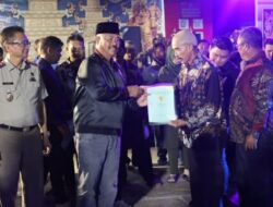 Pemkab Kukar Bagikan Sertifikat Program PTSL di Kelurahan Maluhu