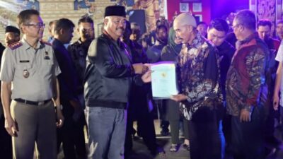 Pemkab Kukar Bagikan Sertifikat Program PTSL di Kelurahan Maluhu