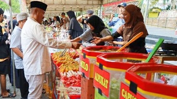 Bupati Kukar Resmikan Lorong Pasar Ramadan, Apresiasi Kerja Sama dengan UMKM