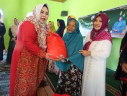 Aswaja Kukar Serahkan Bantuan Pangan untuk Keluarga Prasejahtera di Kota Bangun Darat