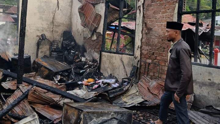 Kantor Terbakar, Pelayanan Kelurahan Maluhu Sementara Pindah ke Sasana Krida Bhakti