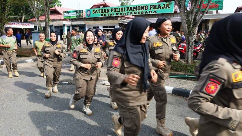 Dukung Tugas di Lapangan, Satpol PP Kukar Gelar Pembinaan Fisik Lari Sigap