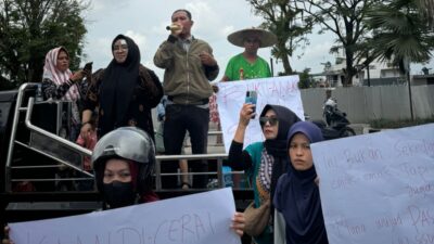 Emak-Emak Kaltim Gelar Aksi Tolak Komersialisasi dan Liberalisasi Pendidikan Anak