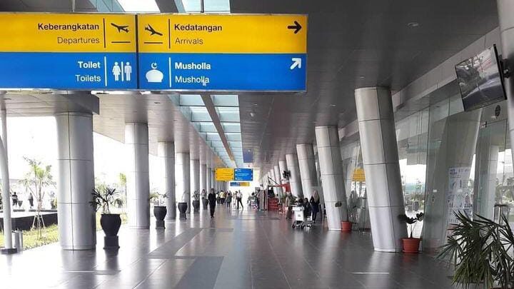 Sopir Taksi Paksa Penumpang Pakai Jasanya, Manajemen Bandara APT Pranoto Bilang Begini