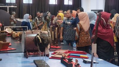 Abdul Rasid Apresiasi Pameran Alat Musik Nusantara di Museum Mulawarman